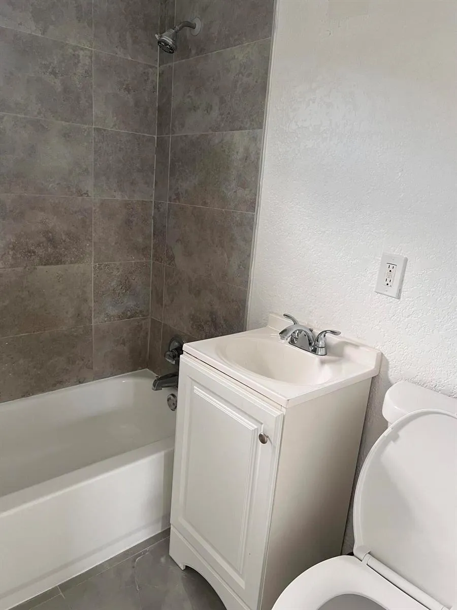 5012 SW 22ND STREET West Park, FL 33023