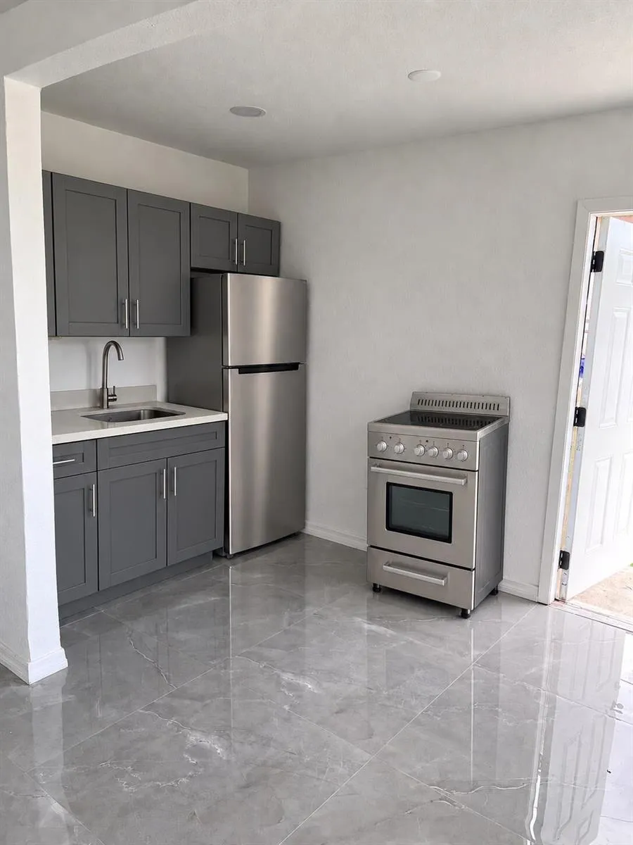 5012 SW 22ND STREET West Park, FL 33023