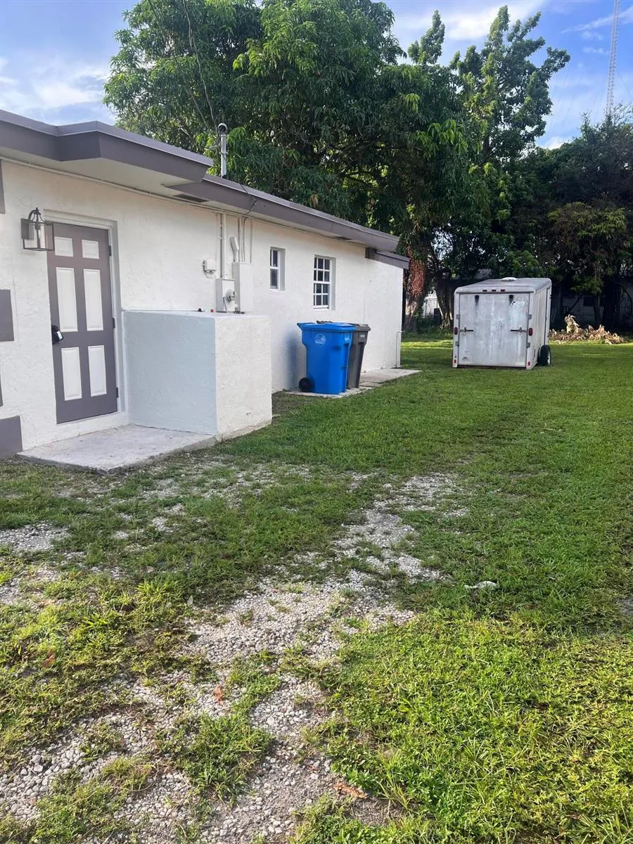 5012 SW 22ND STREET West Park, FL 33023