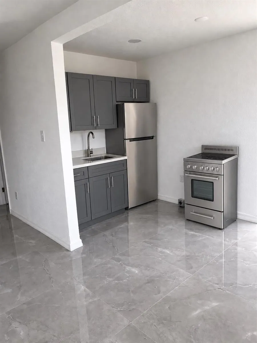 5012 SW 22ND STREET West Park, FL 33023
