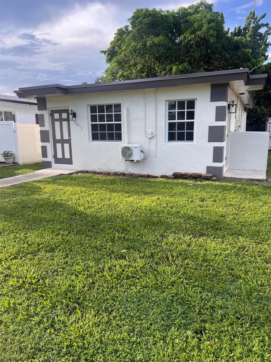 5012 SW 22ND STREET West Park, FL 33023
