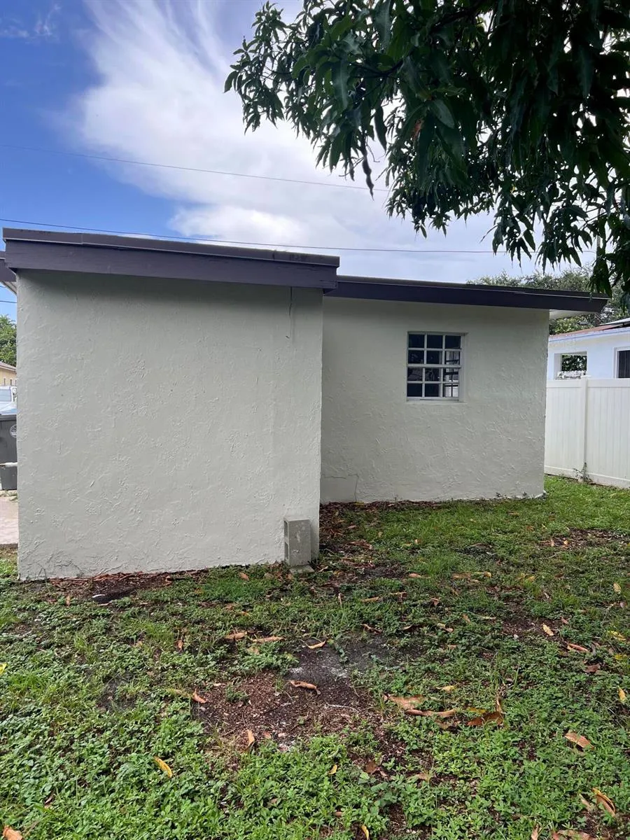 5012 SW 22ND STREET West Park, FL 33023
