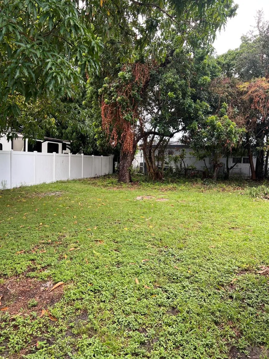 5012 SW 22ND STREET West Park, FL 33023