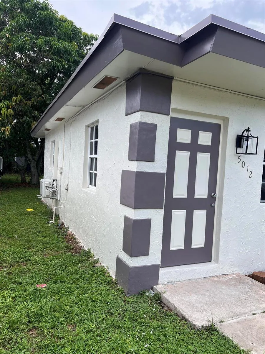 5012 SW 22ND STREET West Park, FL 33023