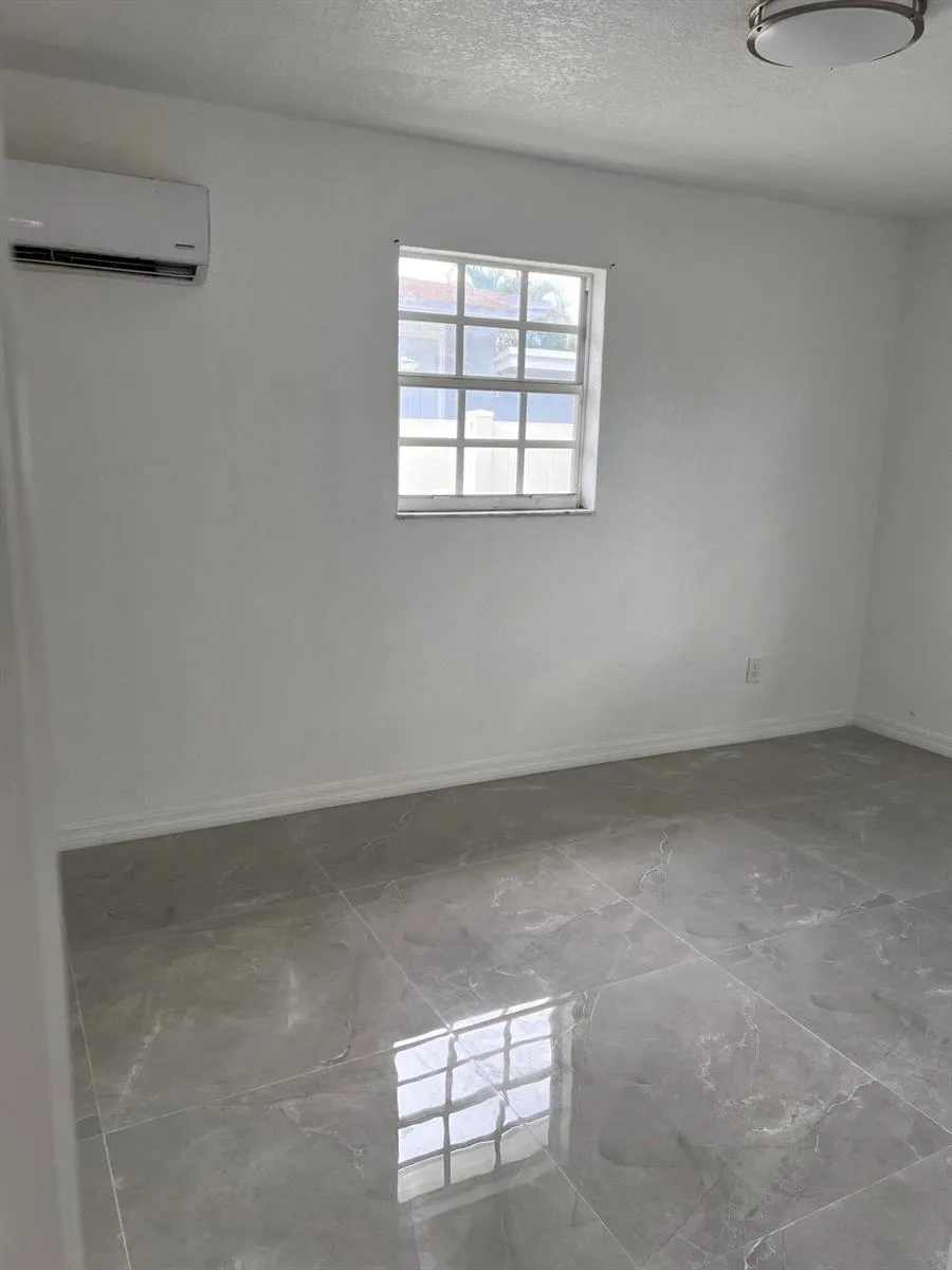 5012 SW 22ND STREET West Park, FL 33023