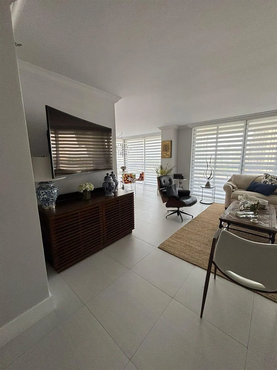 19101 NE 36TH DRIVE #1606 Aventura, FL 33180