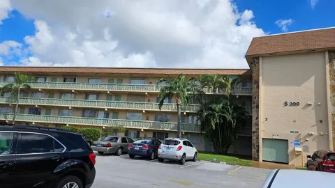 300 Village Green Circle S #209