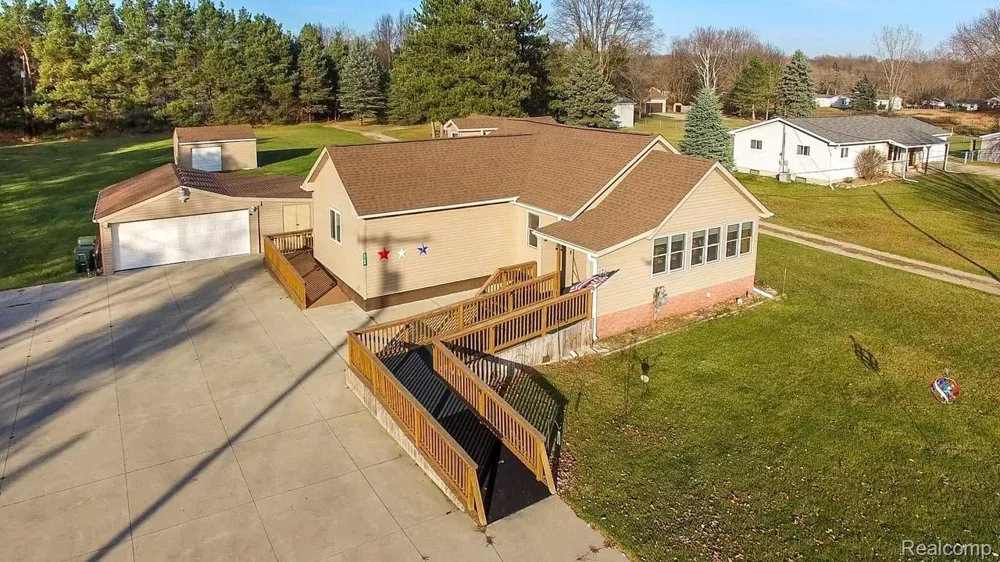 2780 W Clarkston Road Orion Charter Township, MI 48362
