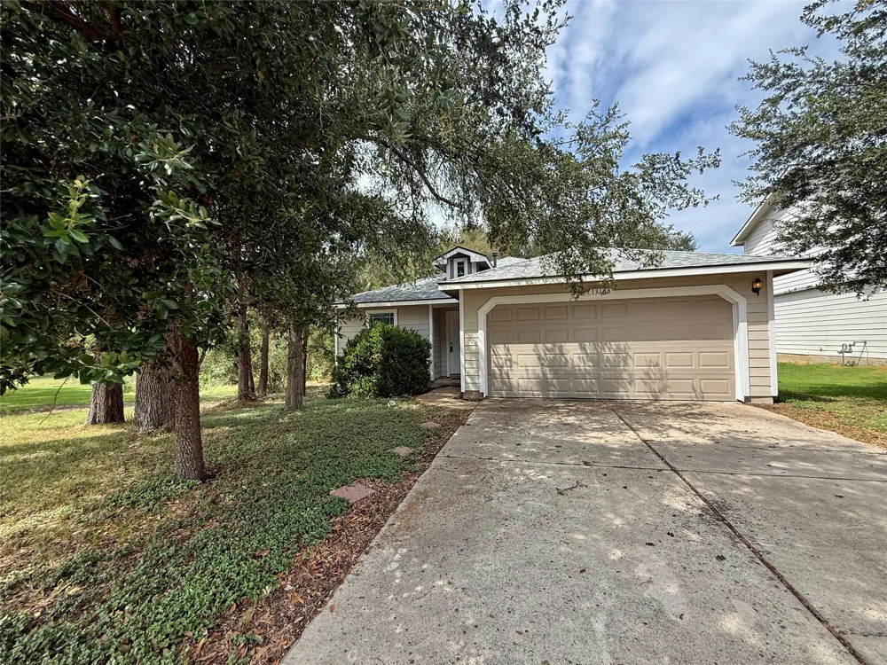 13100 Winecup Mallow Trail Elgin, TX 78621