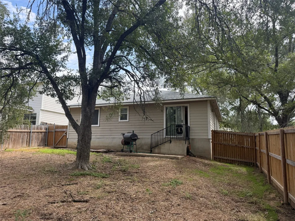 13100 Winecup Mallow Trail Elgin, TX 78621