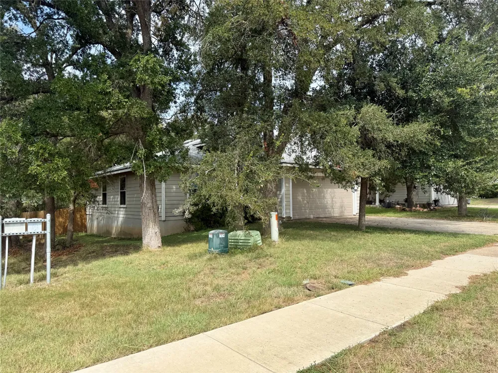 13100 Winecup Mallow Trail Elgin, TX 78621