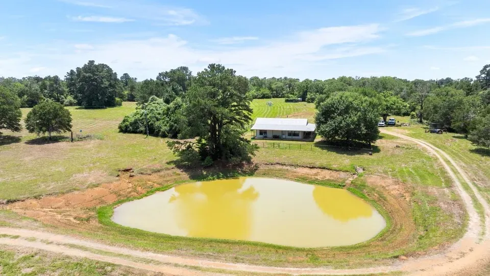 146 Split Oak Road Smithville, TX 78957