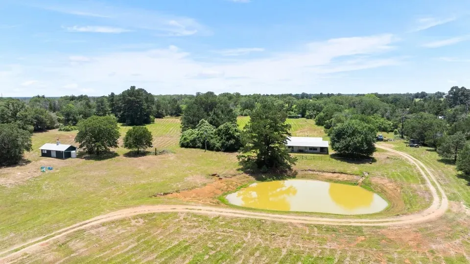 146 Split Oak Road Smithville, TX 78957