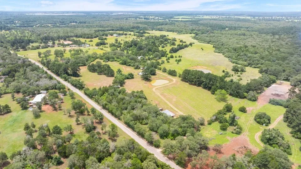 146 Split Oak Road Smithville, TX 78957