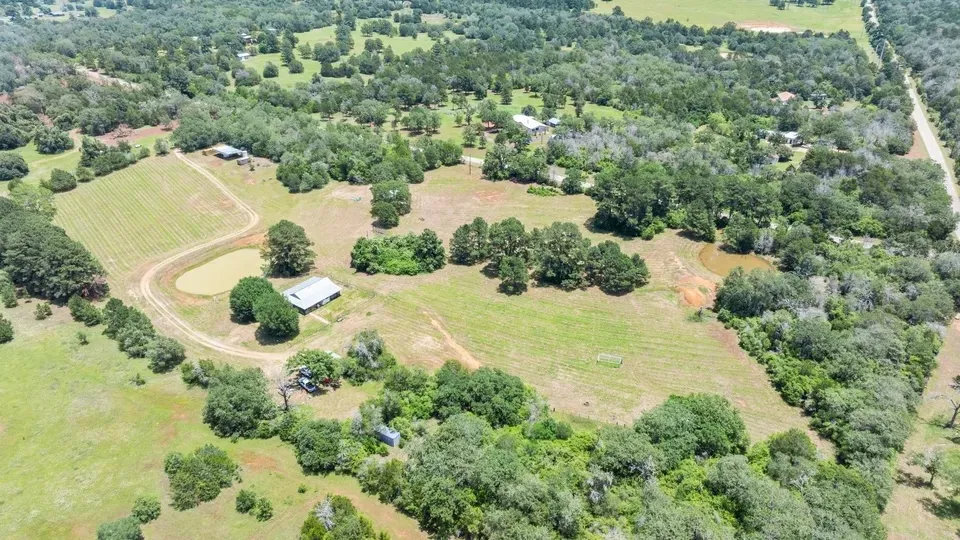 146 Split Oak Road Smithville, TX 78957