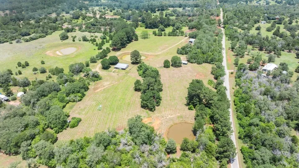 146 Split Oak Road Smithville, TX 78957