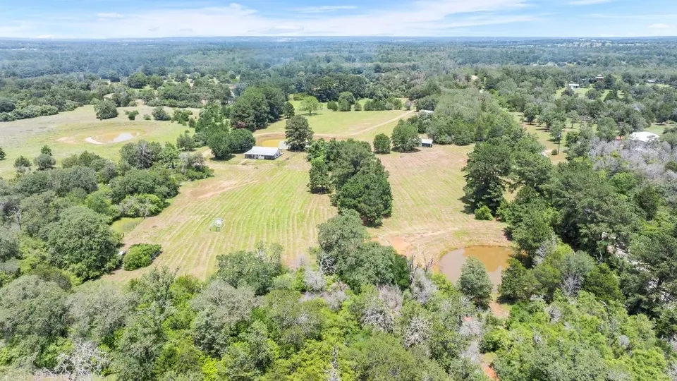 146 Split Oak Road Smithville, TX 78957