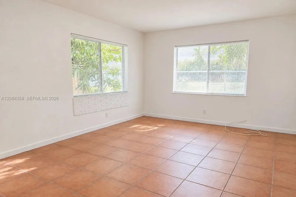 304 SE 9th Ct #8 Hallandale Beach, FL 33009