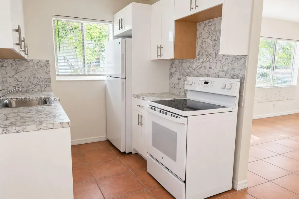 304 SE 9th Ct #8 Hallandale Beach, FL 33009