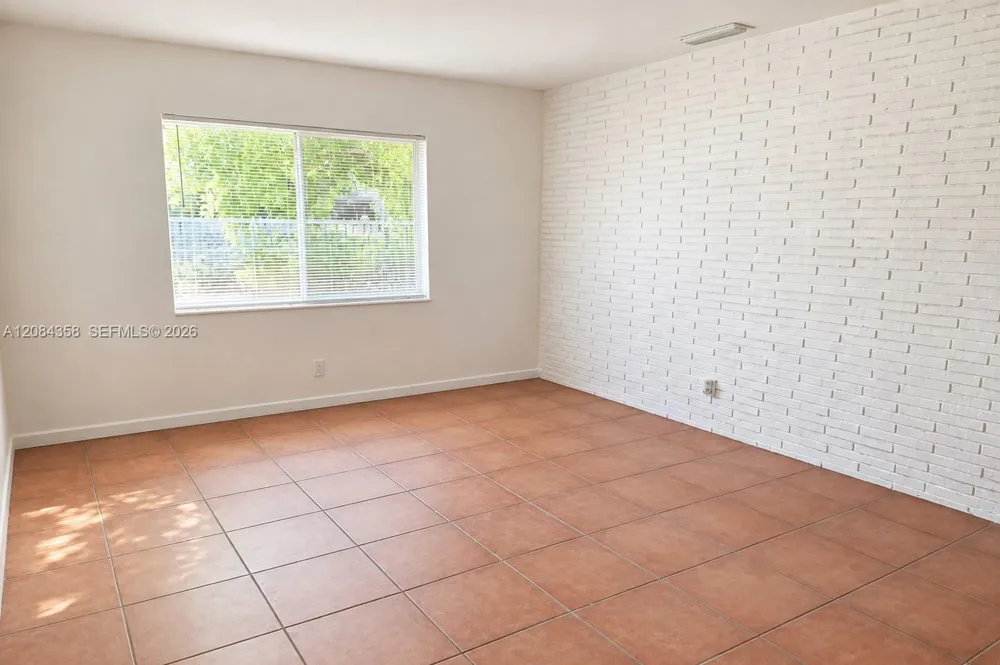 304 SE 9th Ct #8 Hallandale Beach, FL 33009