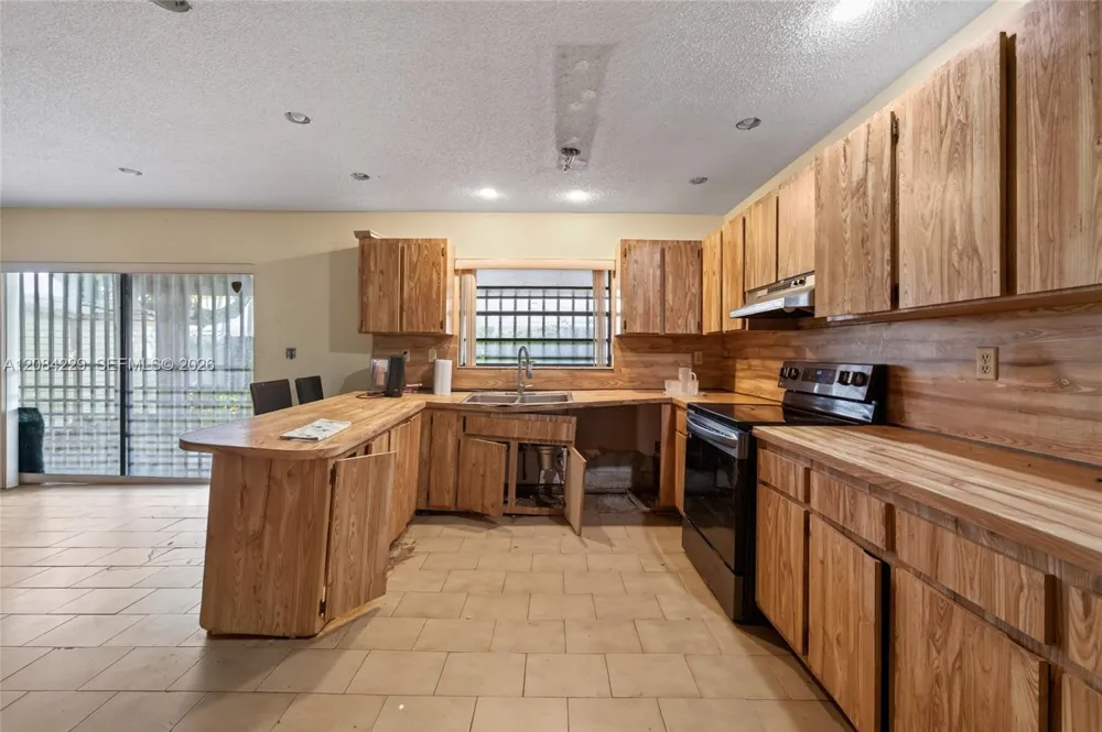 13217 SW 44th Ln Miami, FL 33175
