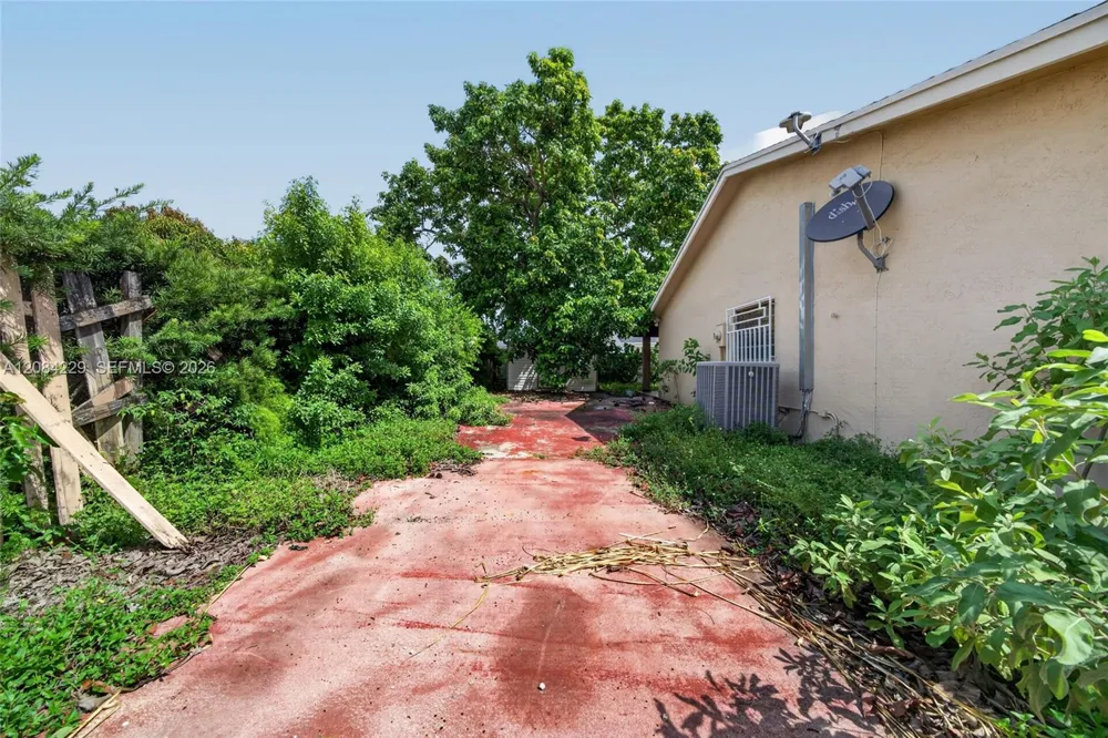 13217 SW 44th Ln Miami, FL 33175