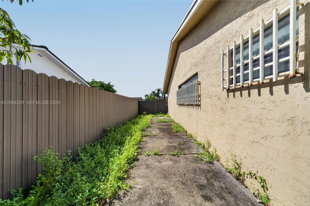 13217 SW 44th Ln Miami, FL 33175
