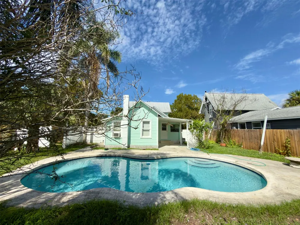 21 S MARY STREET Eustis, FL 32726