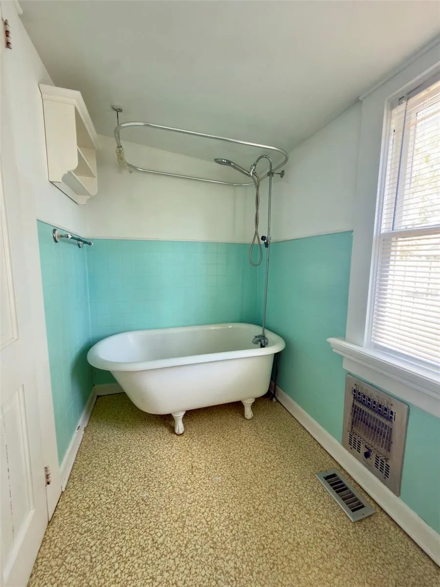 21 S MARY STREET Eustis, FL 32726
