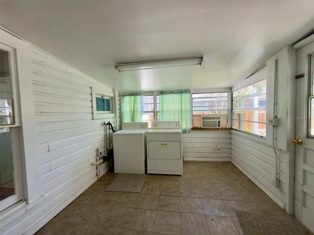 21 S MARY STREET Eustis, FL 32726