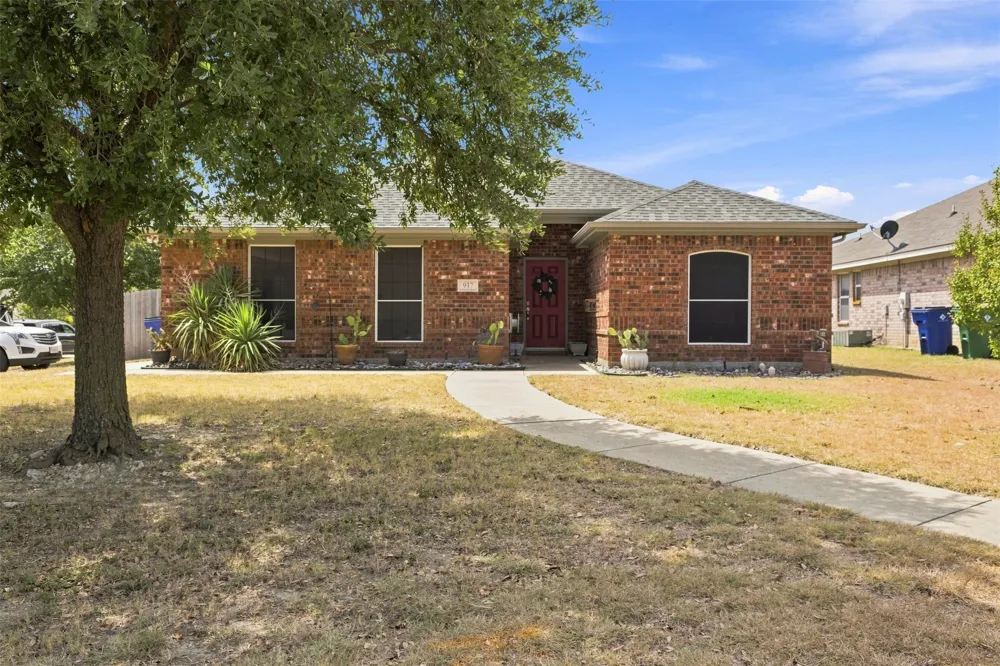 937 Behrens Court Crowley, TX 76036