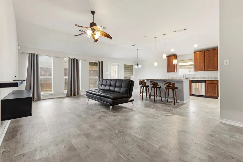 937 Behrens Court Crowley, TX 76036