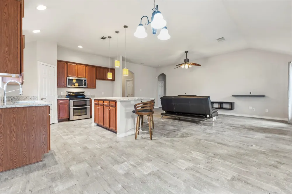 937 Behrens Court Crowley, TX 76036