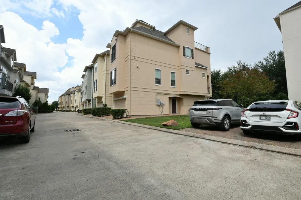 9127 Harbor Hills Drive Houston, TX 77054
