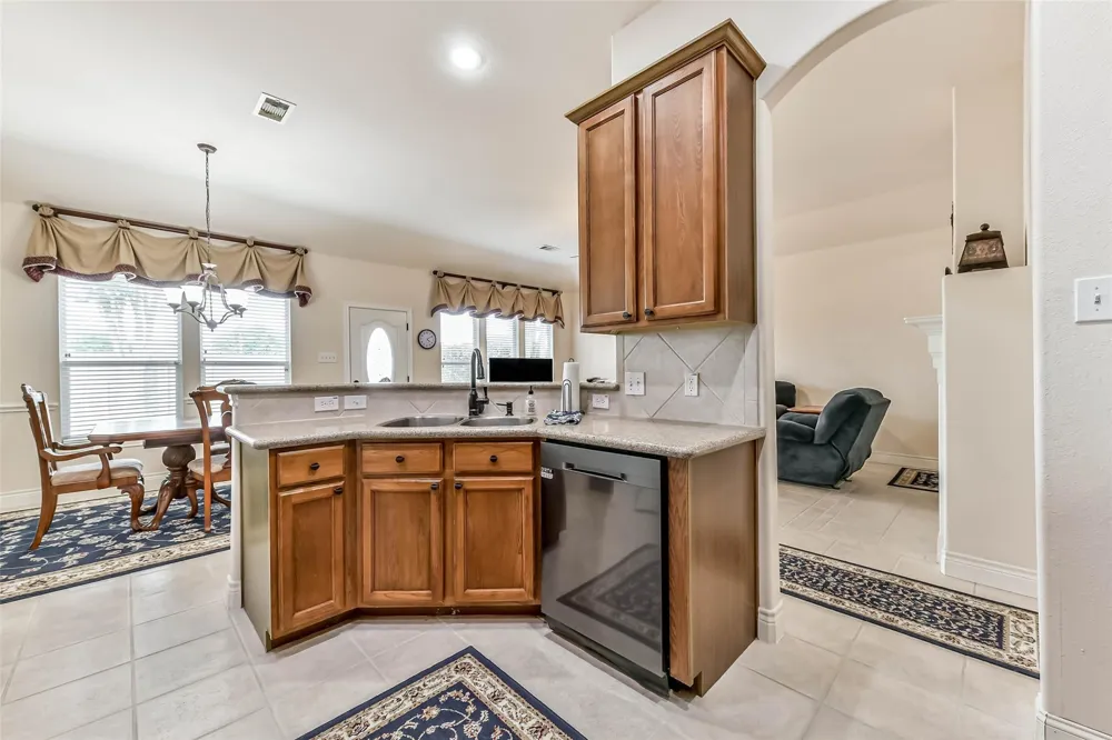 4055 Bentwood Drive Dickinson, TX 77539