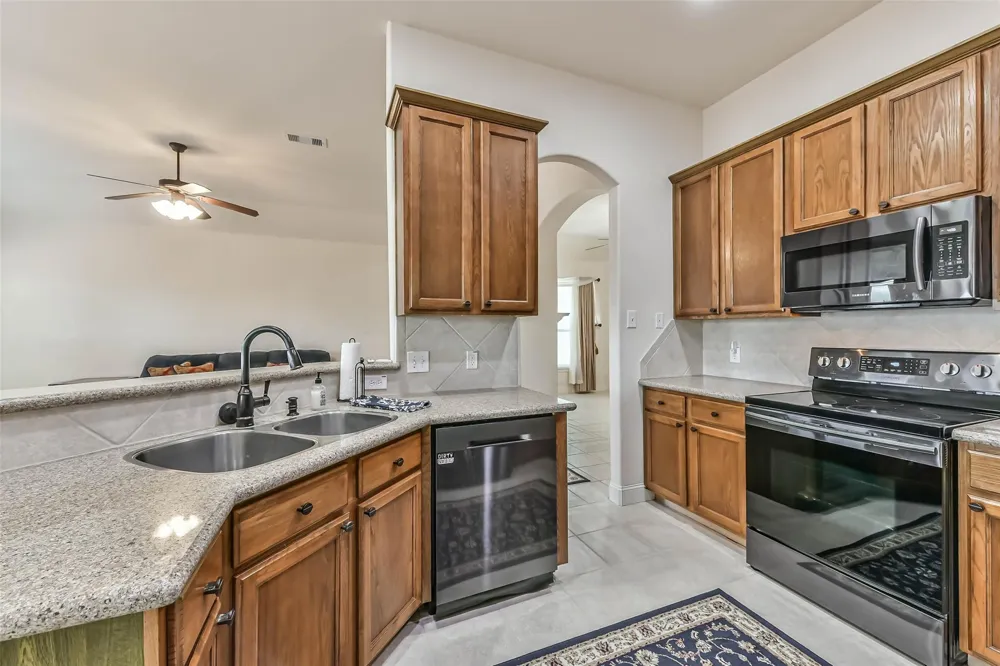 4055 Bentwood Drive Dickinson, TX 77539