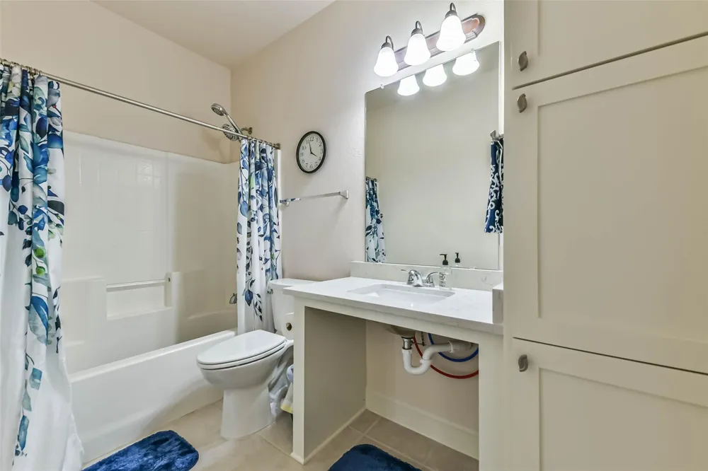 4055 Bentwood Drive Dickinson, TX 77539