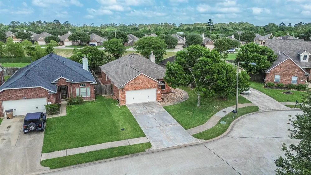 4055 Bentwood Drive Dickinson, TX 77539