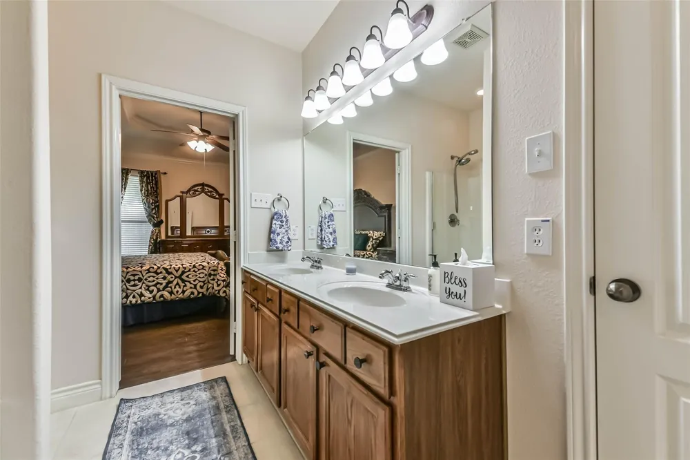 4055 Bentwood Drive Dickinson, TX 77539