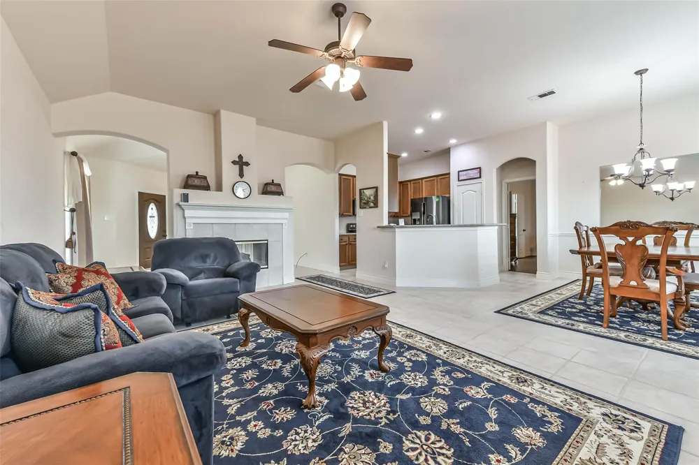 4055 Bentwood Drive Dickinson, TX 77539