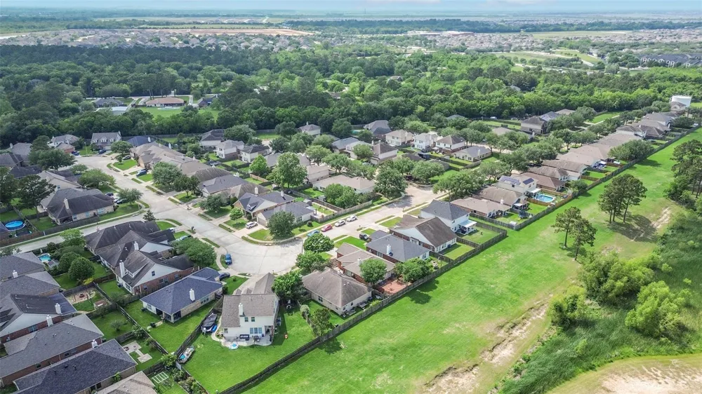 4055 Bentwood Drive Dickinson, TX 77539