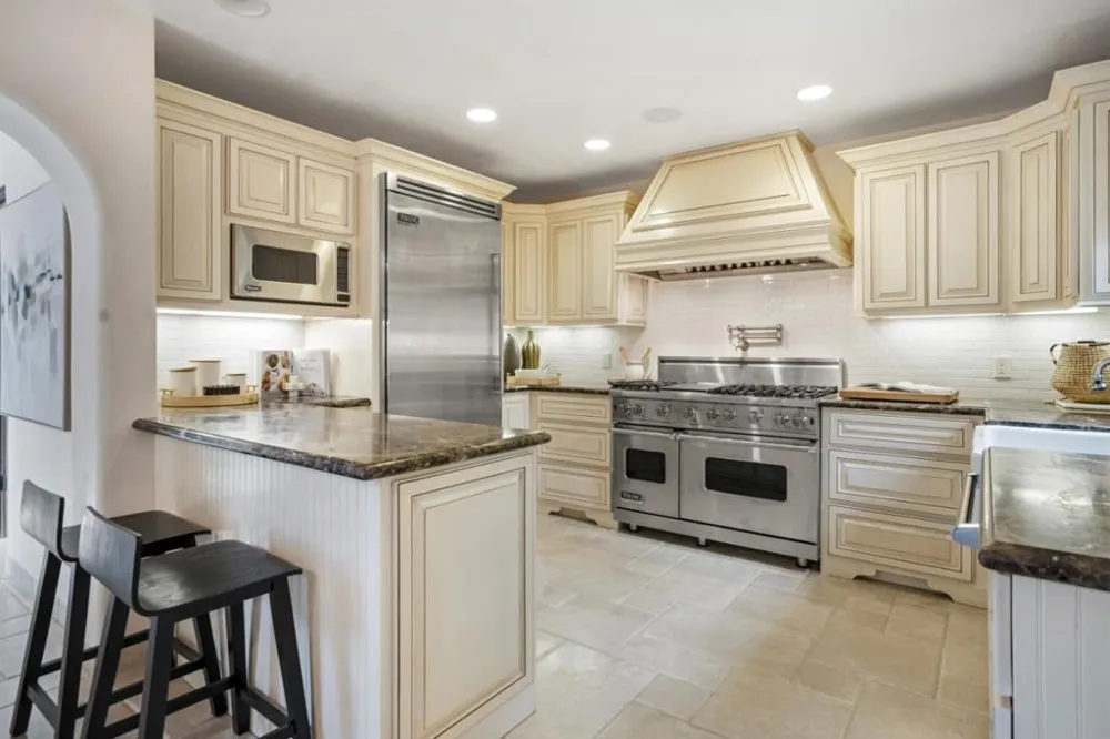Carmelo 2 SW of 9th Carmel, CA 93921