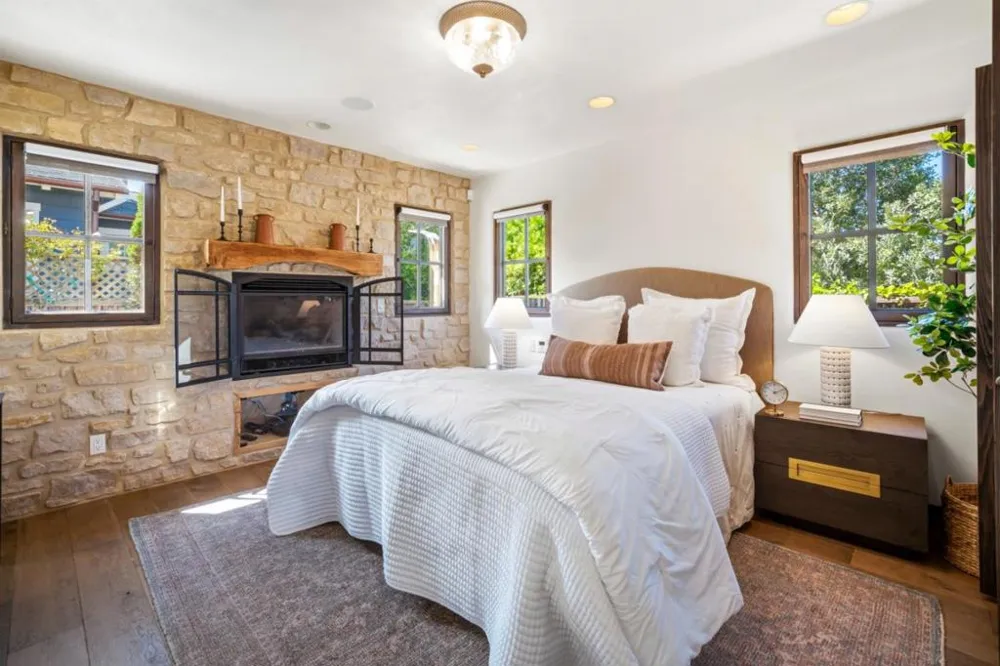 Carmelo 2 SW of 9th Carmel, CA 93921