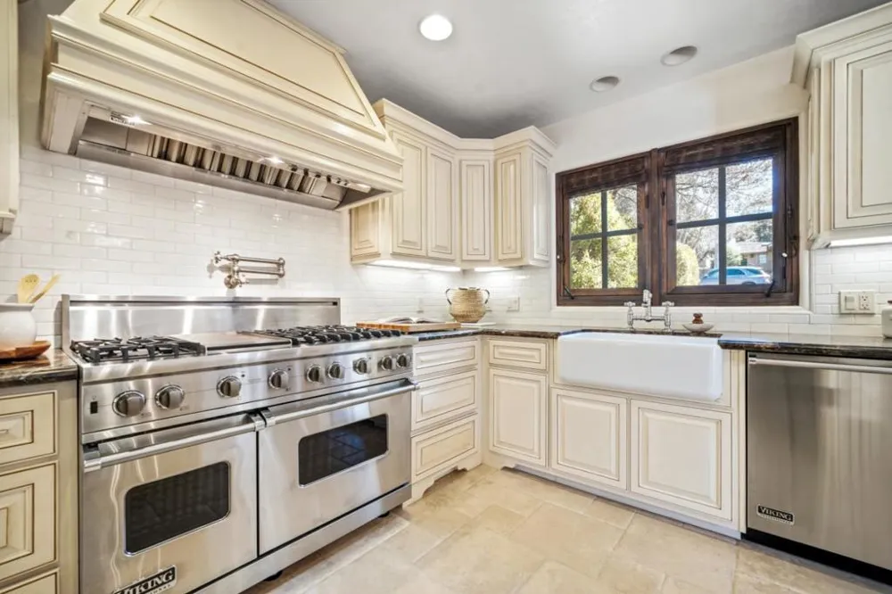 Carmelo 2 SW of 9th Carmel, CA 93921