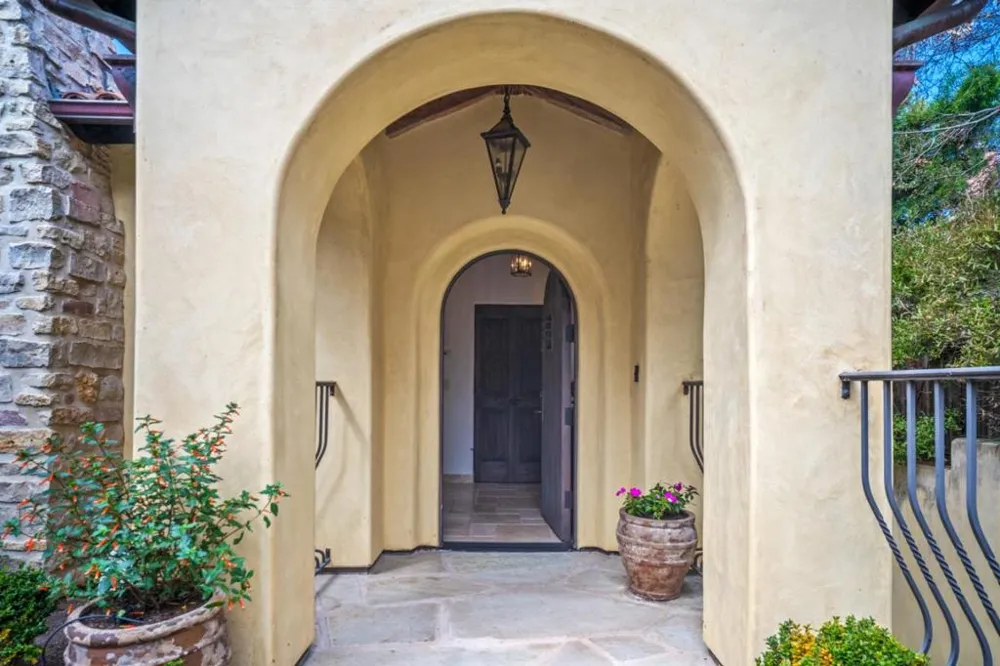 Carmelo 2 SW of 9th Carmel, CA 93921