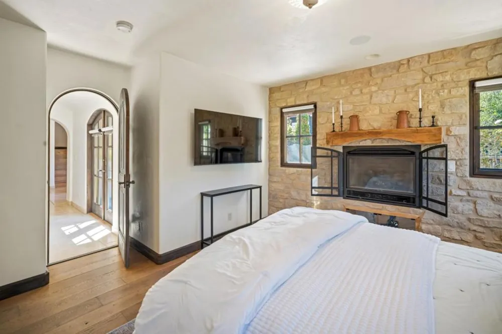 Carmelo 2 SW of 9th Carmel, CA 93921