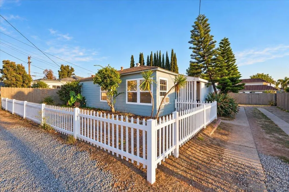 7051 Stanford Avenue La Mesa, CA 91942