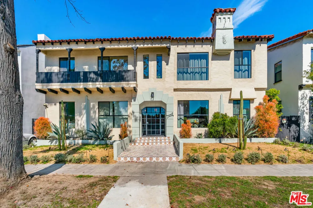 7223 Willoughby Avenue #212 Los Angeles, CA 90046