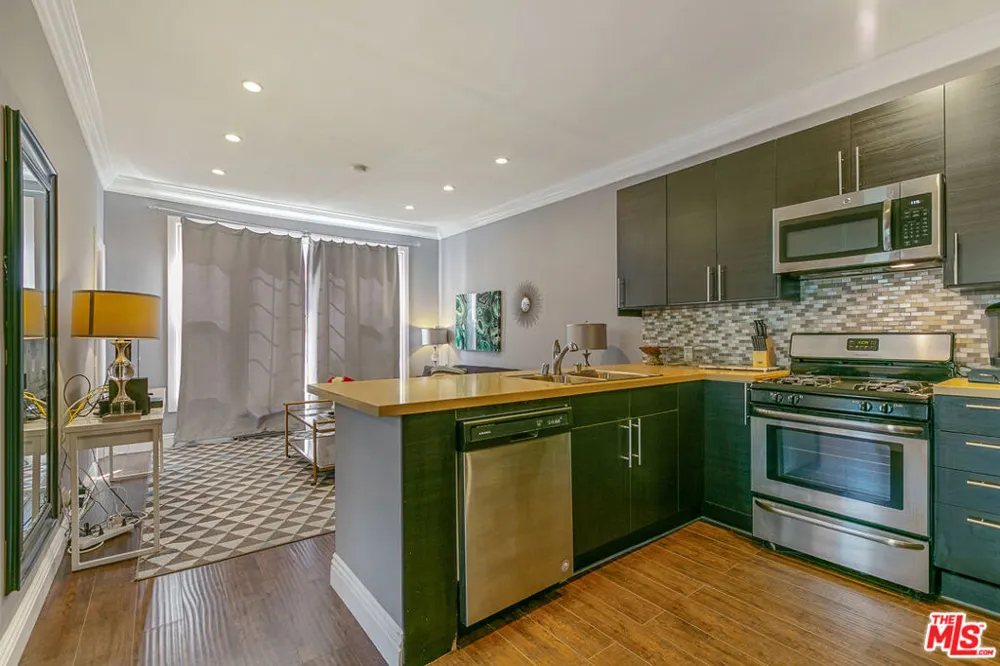 7223 Willoughby Avenue #212 Los Angeles, CA 90046