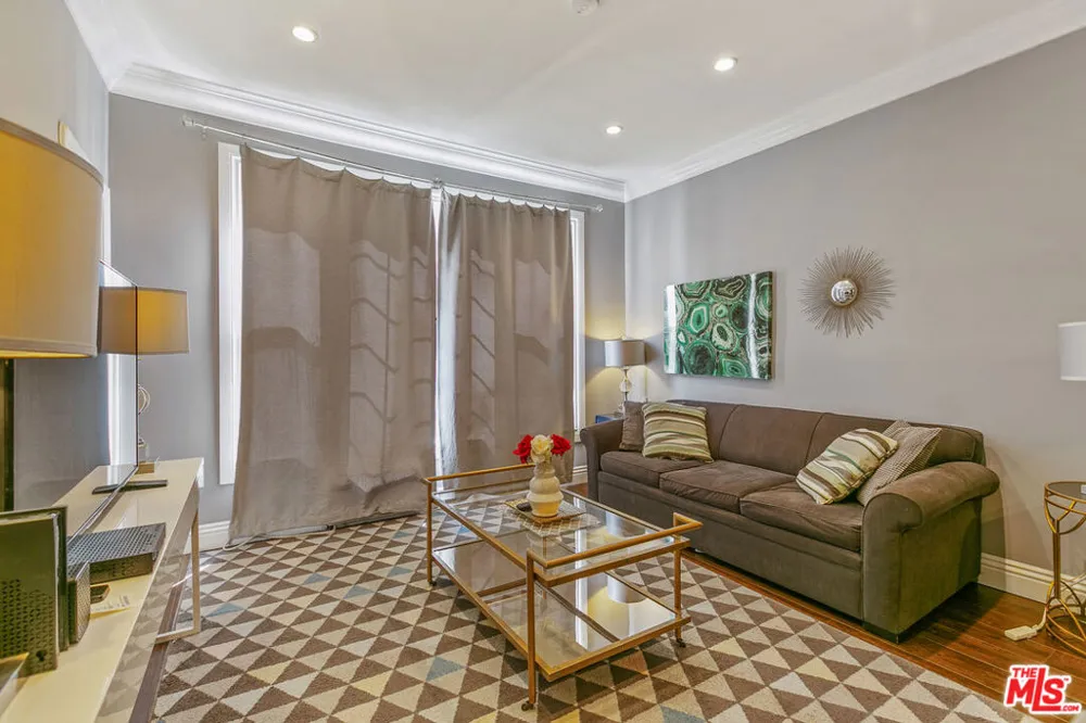 7223 Willoughby Avenue #212 Los Angeles, CA 90046